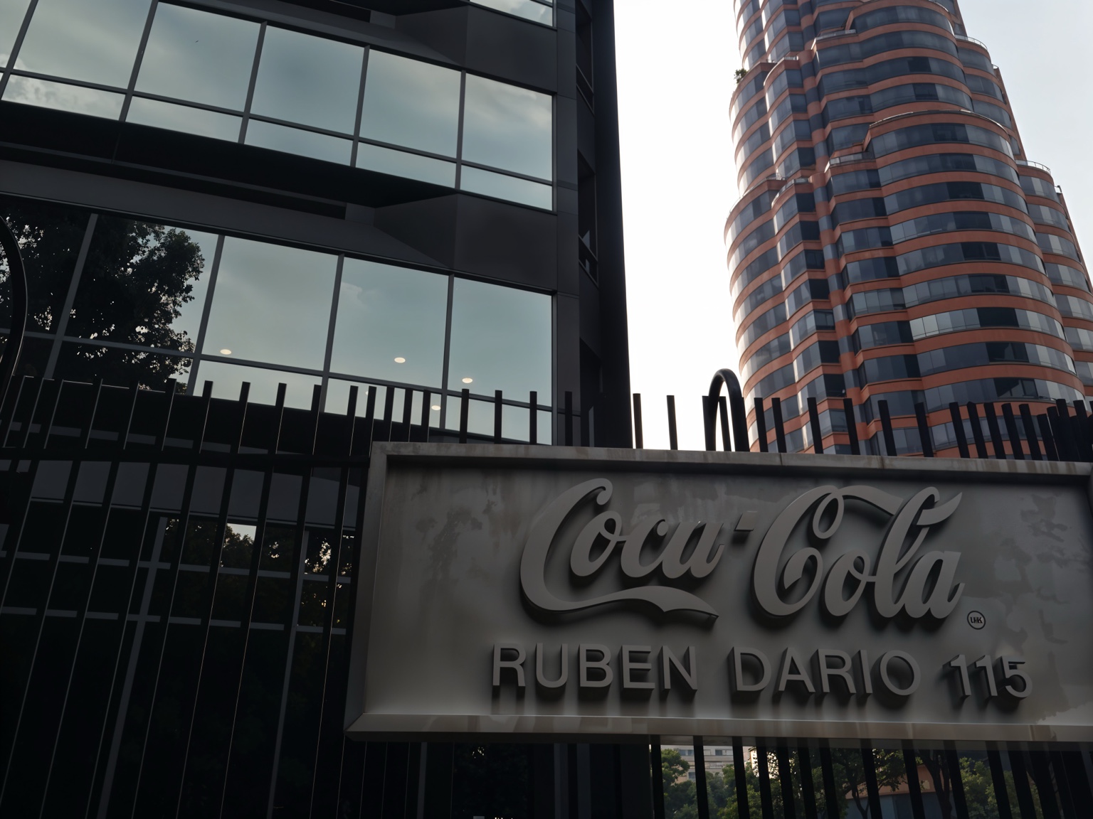 Acceso al Corporativo Coca-Cola, Rubén Darío 115, Ciudad de México